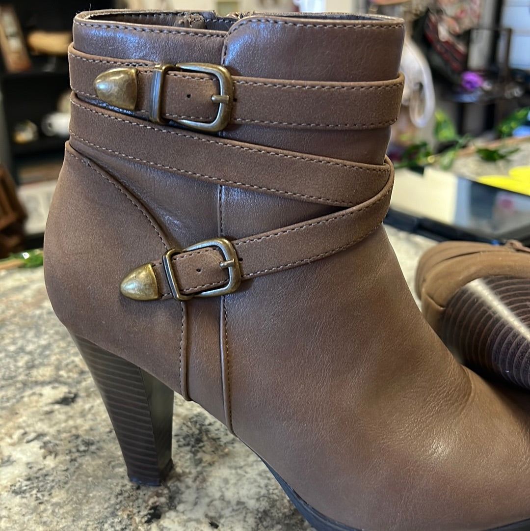 Brown Heal Boots 7