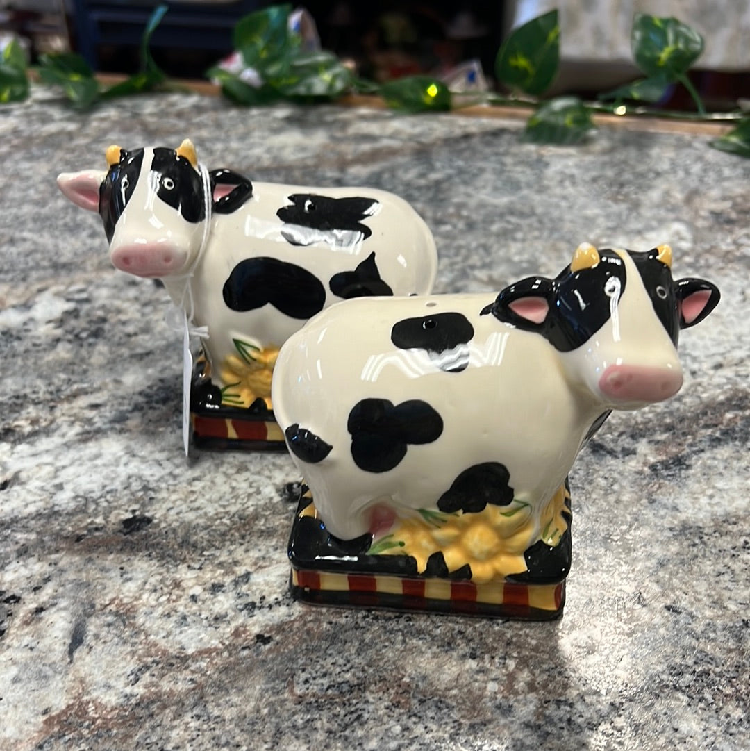 NEW Cow Shaker Set