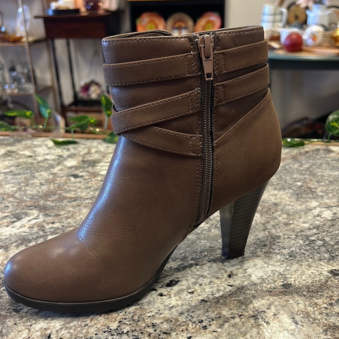Brown Heal Boots 7