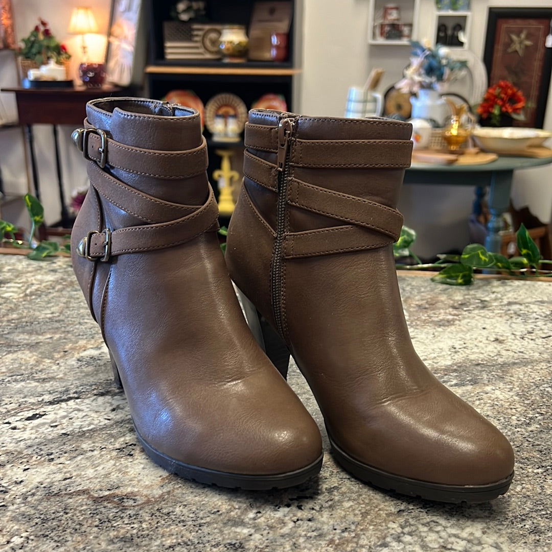 Brown Heal Boots 7