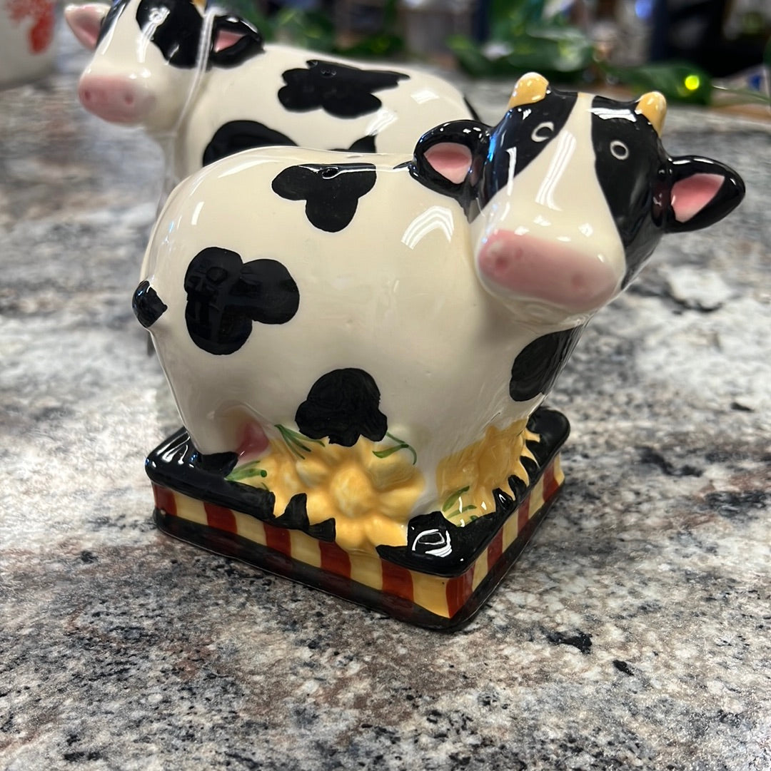 NEW Cow Shaker Set