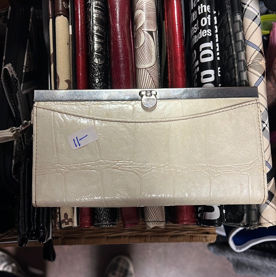 Cream Pouch