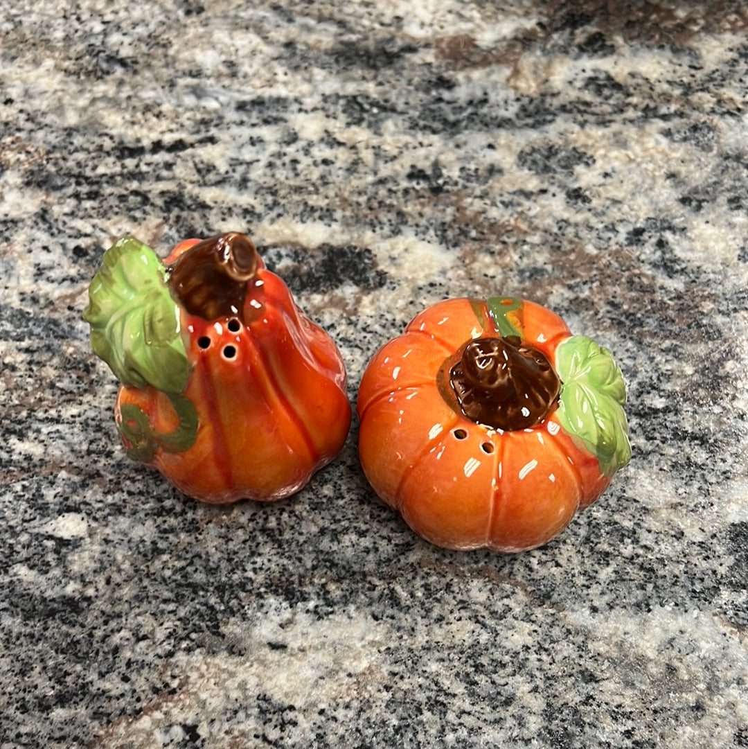 Pumpkin Salt Shaker Set