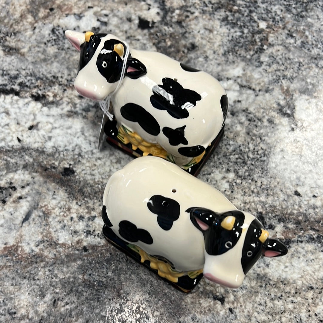 NEW Cow Shaker Set