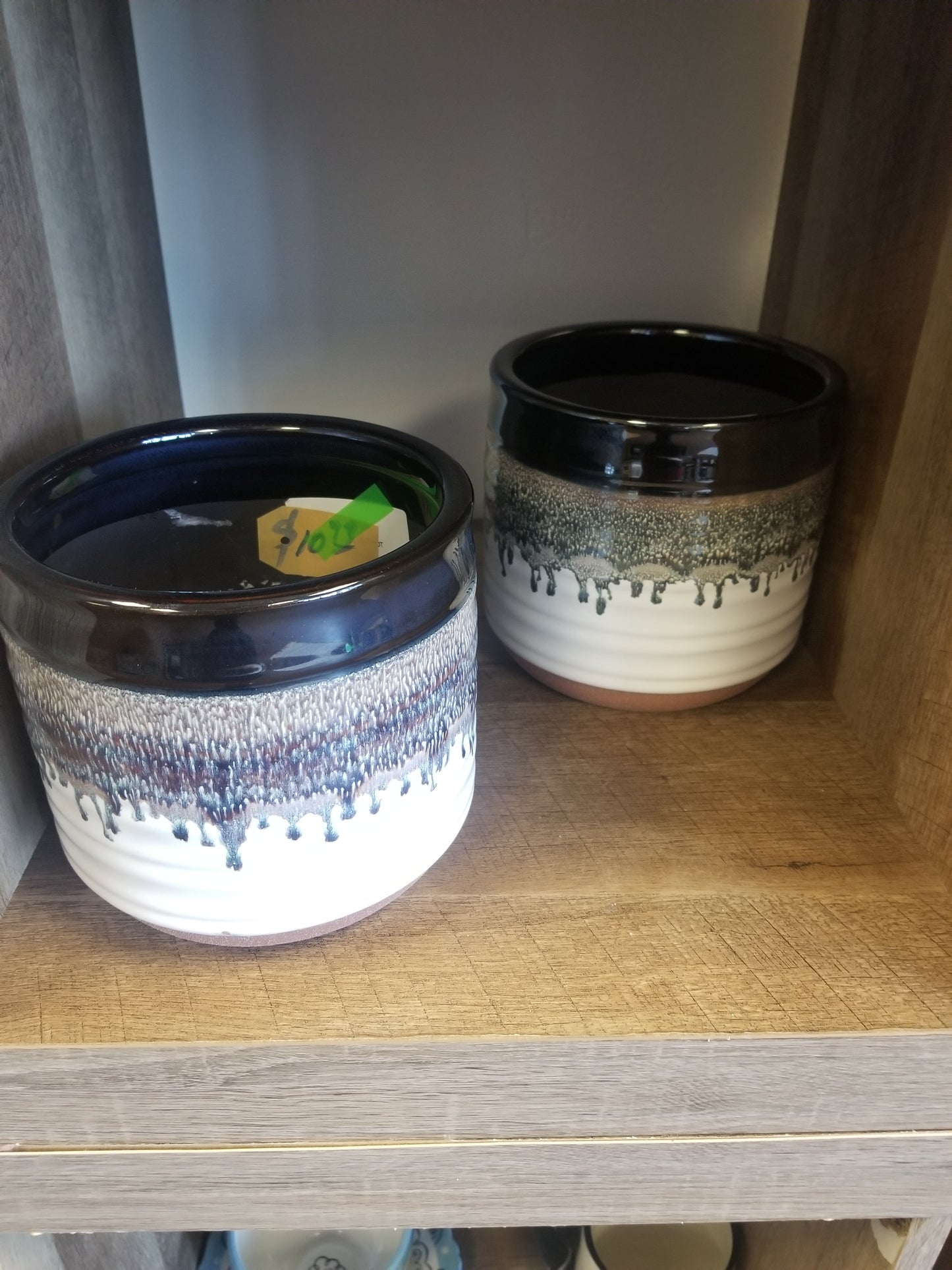 Black and white pottery