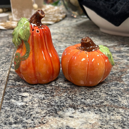 Pumpkin Salt Shaker Set