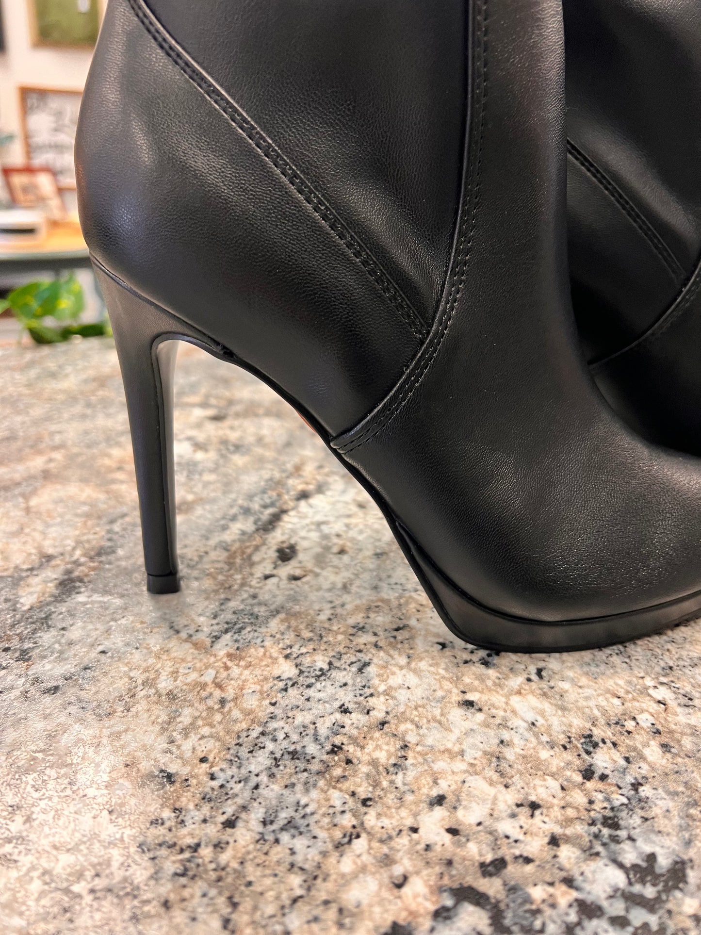 Black Boot Heals NEW