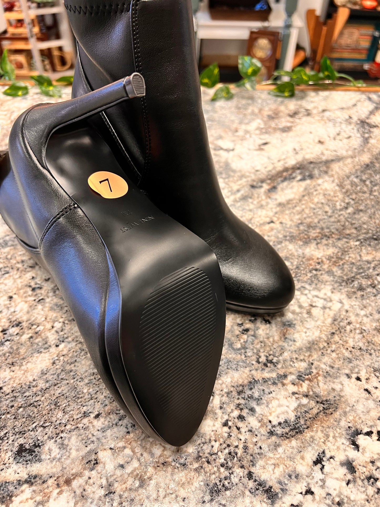 Black Boot Heals NEW